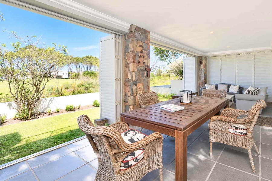 4 Bedroom Property for Sale in Fernkloof Estate Western Cape